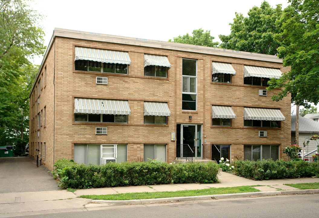 214 N 4th Ave in South St. Paul, MN - Building Photo