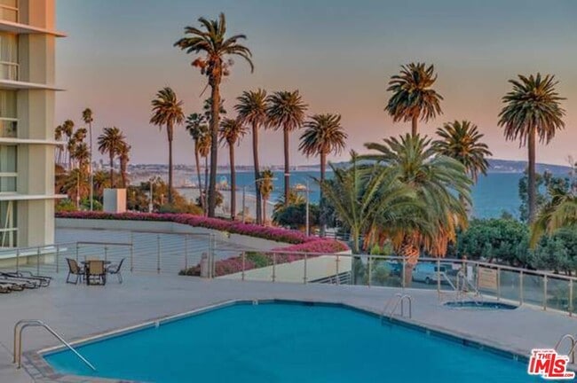 201 Ocean Ave Ext in Santa Monica, CA - Building Photo - Building Photo