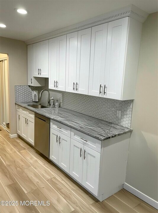 27 Meadow Green Cir in Englishtown, NJ - Building Photo