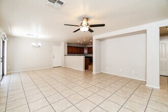 5819 E Harmony Ave in Mesa, AZ - Foto de edificio - Building Photo