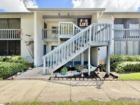 11201 122nd Ave N in Largo, FL - Building Photo