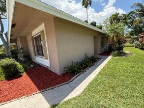 5428 Gene Cir in West Palm Beach, FL - Building Photo - Building Photo