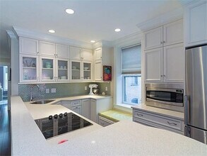 7 Follen St, Unit 2 in Boston, MA - Foto de edificio - Building Photo