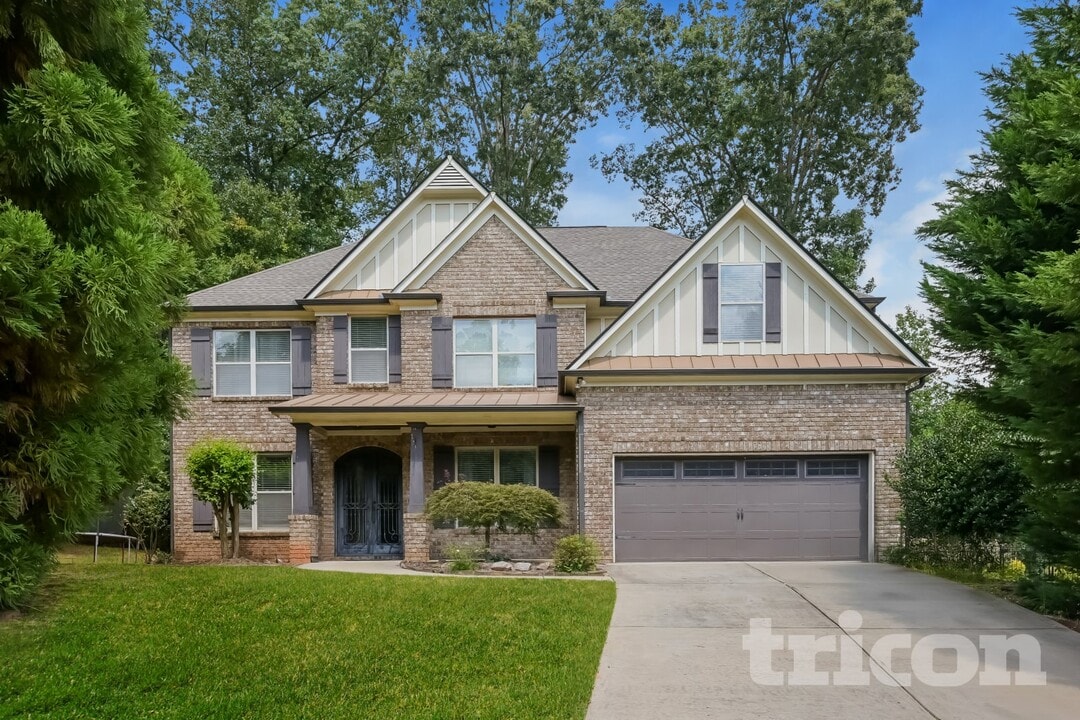 1821 Binnies Way in Buford, GA - Building Photo