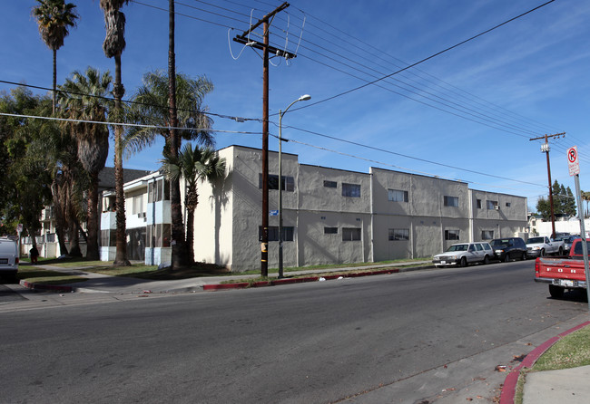 Cohasset Luxury Apartments LLC in Winnetka, CA - Foto de edificio - Building Photo