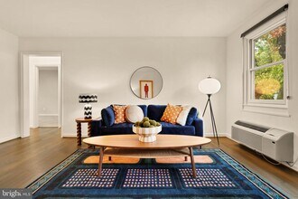 4818 Chevy Chase Dr in Chevy Chase, MD - Building Photo - Building Photo