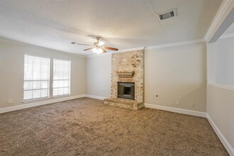 5015 Creek Shadows Dr in Houston, TX - Building Photo - Building Photo
