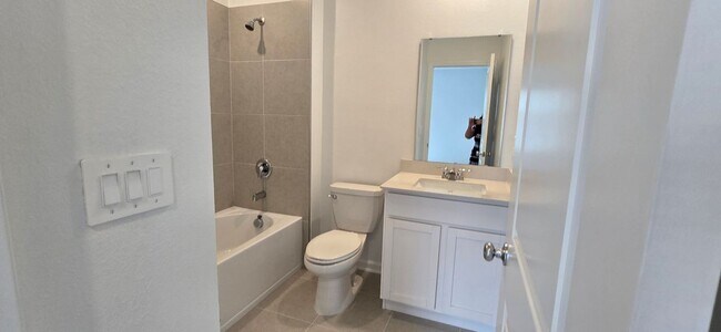 2584 Skyline Lp in Kissimmee, FL - Building Photo - Building Photo