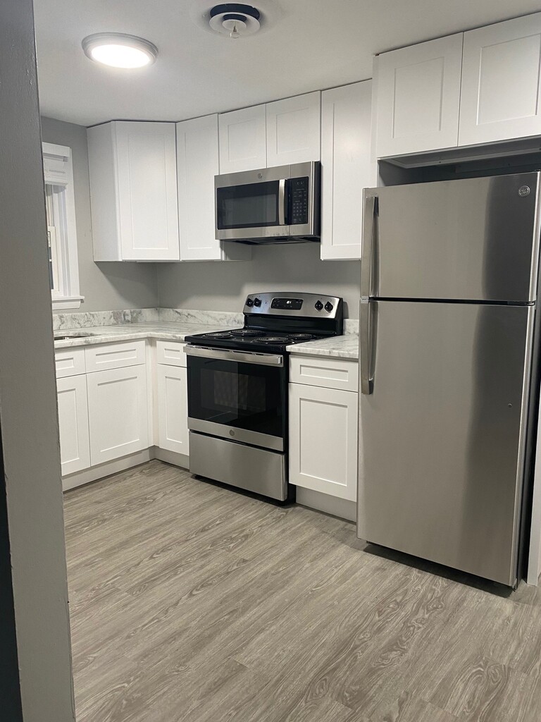 Countryside Apartments in Windsor Locks, CT | ApartmentHomeLiving.com