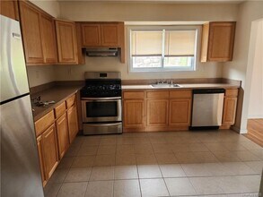 16 Pavilion Ridge Way, Unit 7 in Suffern, NY - Building Photo - Building Photo