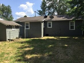 503 E Summit St in Bolivar, MO - Building Photo - Building Photo