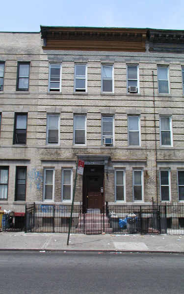 2084 Nostrand Ave in Brooklyn, NY - Foto de edificio