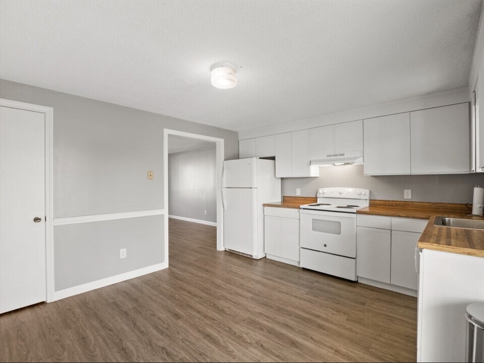 1821 Middlesex St, Unit 10 in Lowell, MA - Building Photo