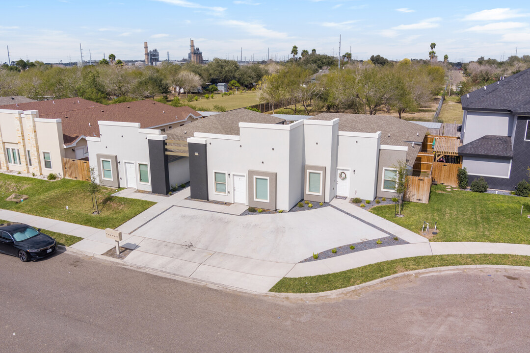 2605 Larkspur Ave in Edinburg, TX - Building Photo