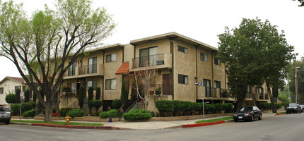 18556 Chase St in Northridge, CA - Building Photo - Building Photo