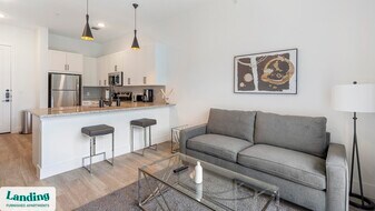 650 E Sycamore St in Denton, TX - Building Photo