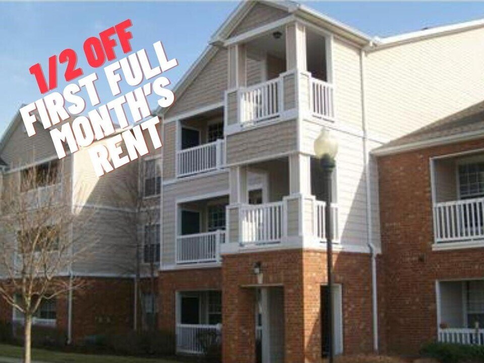 4245 NE Meadow Creek Cir in Fayetteville, AR - Foto de edificio