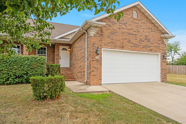 719 E Watermill Cir in Ozark, MO - Building Photo - Building Photo