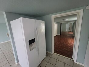 4114 Avenue S 1/2-Unit -Unit #C in Galveston, TX - Building Photo - Building Photo
