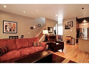 2429 N Clybourn Ave in Chicago, IL - Building Photo - Building Photo