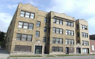 818-824 W 71st St in Chicago, IL - Building Photo