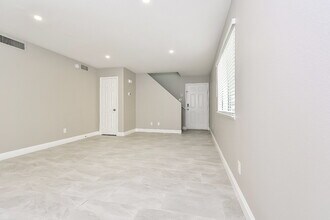 7517 Maiden Run Ave in Las Vegas, NV - Foto de edificio - Building Photo