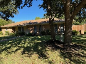 2733 S Colfax Cir in Plano, TX - Foto de edificio - Building Photo