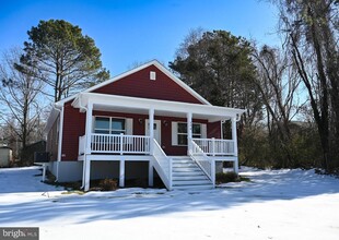 154 Dale Dr in Colonial Beach, VA - Building Photo - Building Photo