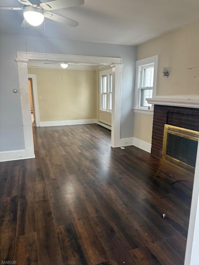 107 Beaumont Pl in Newark, NJ - Building Photo - Building Photo
