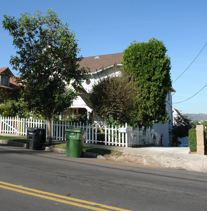 1401-1403 Lucile Ave in Los Angeles, CA - Building Photo