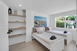18361 NE 20th Pl in North Miami Beach, FL - Building Photo - Building Photo