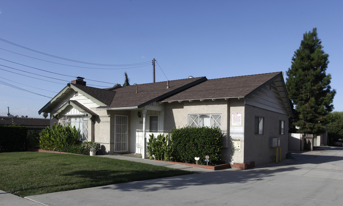 315 N Idaho St in La Habra, CA - Foto de edificio