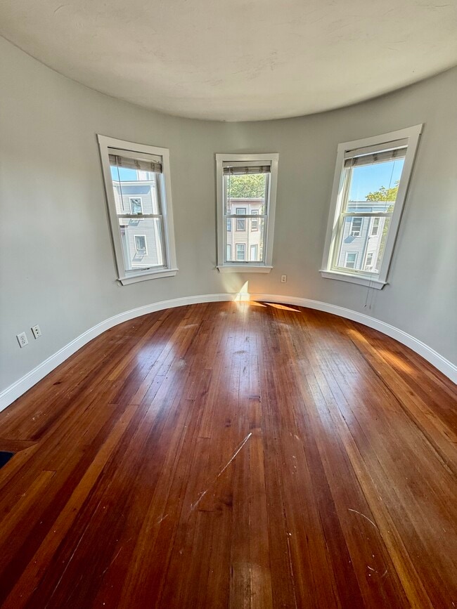 1085 Dorchester Ave, Unit 2 in Boston, MA - Foto de edificio - Building Photo