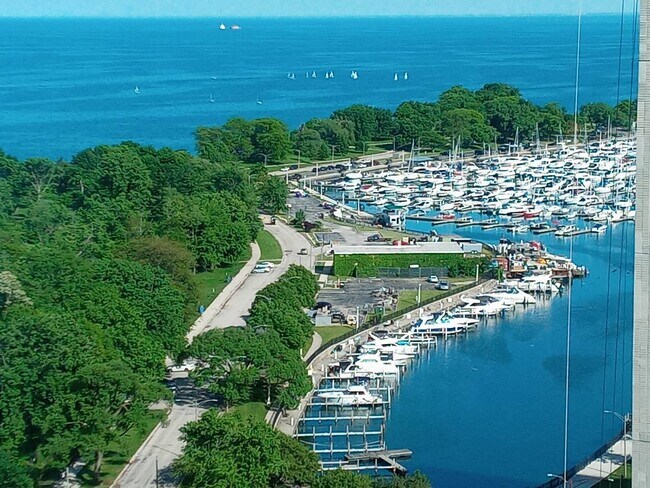 3600 N Lake Shore Dr in Chicago, IL - Building Photo - Building Photo