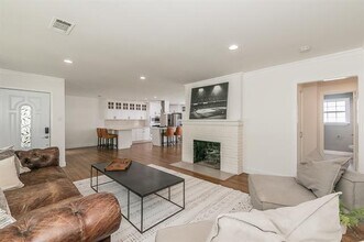 3909 Trail Lake Dr in Fort Worth, TX - Building Photo - Building Photo