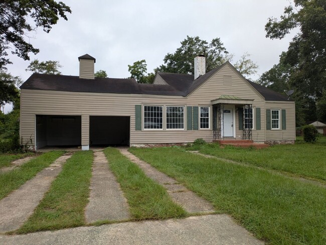 property at 116 West Dr