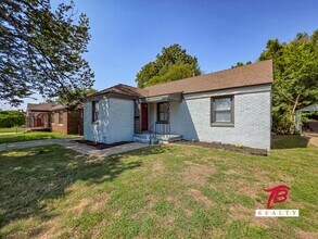 2101 NE 17th St in Oklahoma City, OK - Building Photo - Building Photo