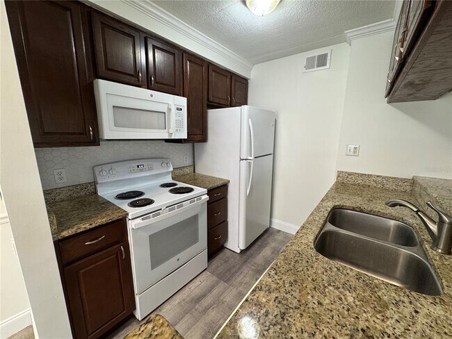 5306 W Kennedy Blvd in Tampa, FL - Building Photo - Building Photo