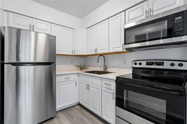 2327 NW 52nd Ct in Fort Lauderdale, FL - Building Photo - Building Photo