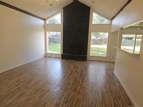 1017 W H St in Jenks, OK - Building Photo - Building Photo