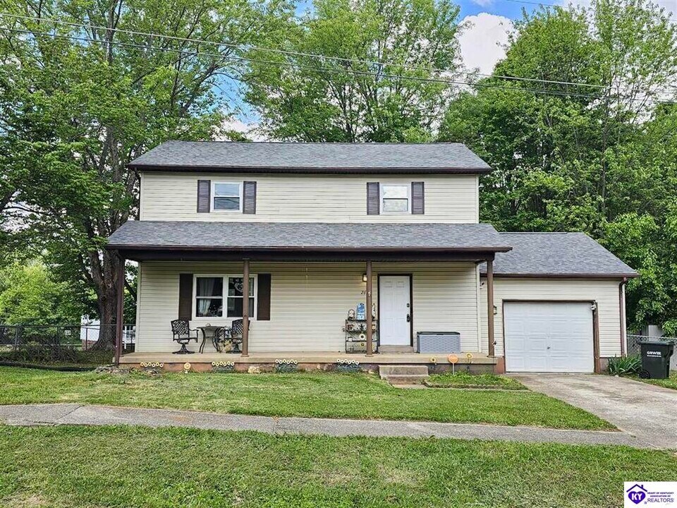 2630 Lake Rd N in Radcliff, KY - Foto de edificio