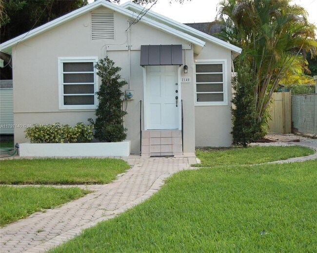 property at 2140 SW 25th St