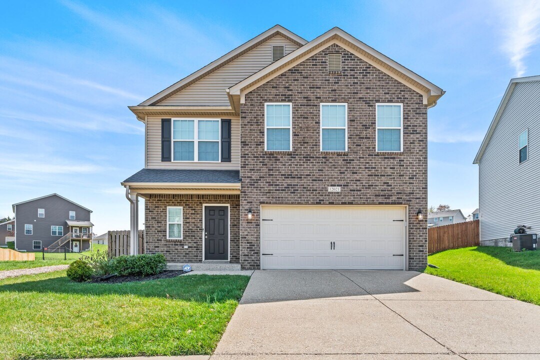 12021 Cascade Falls Trl in Louisville, KY - Building Photo