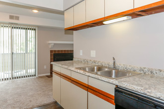 Chimneys of Oak Creek Apartments in Kettering, OH - Foto de edificio - Interior Photo