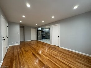 9 Westervelt Pl in Irvington, NJ - Building Photo - Building Photo