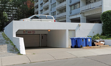 Berkshire Apartments in Hamilton, ON - Building Photo - Building Photo