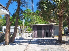 117 Wallace Rd in New Smyrna Beach, FL - Building Photo