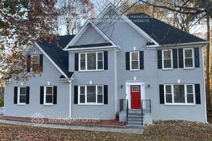 1810 Collines Ave in Atlanta, GA - Building Photo