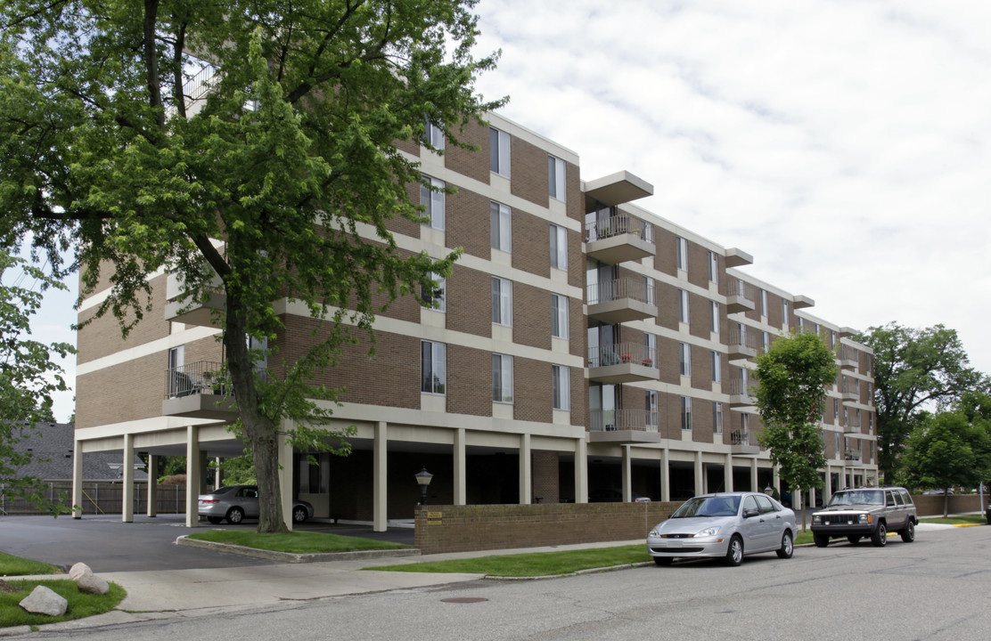 Piety Hill Place in Birmingham, MI - Foto de edificio