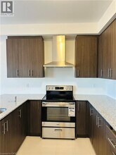 884 Douro St in Stratford, ON - Building Photo - Building Photo